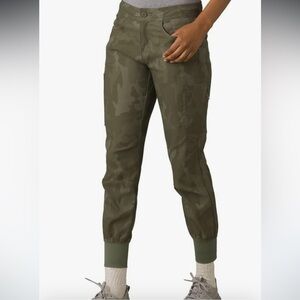 #81 Prana Charcoal, brown and Green/Grey Camouflage Jogger Pants Small
